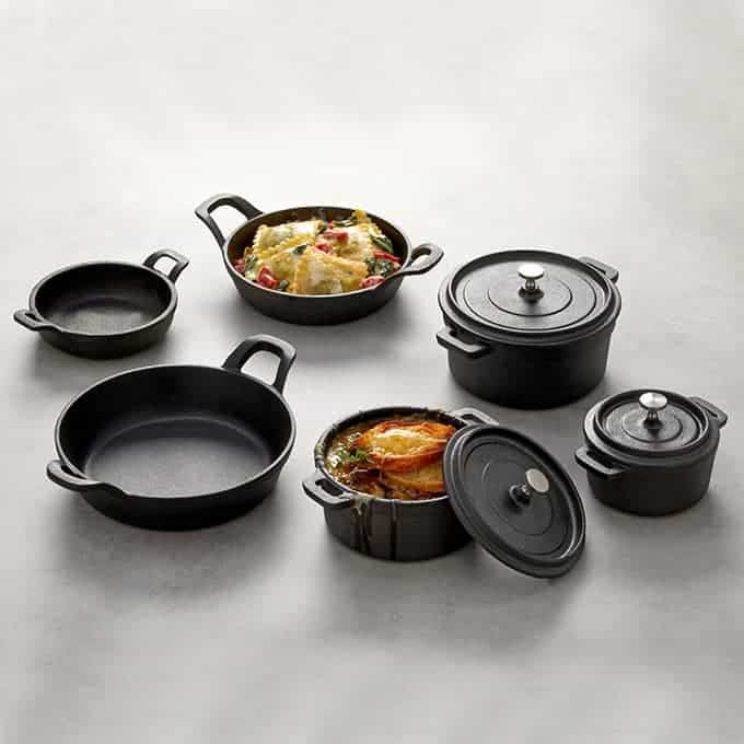 American Metalcraft CIPR5500 5" Round Cast Iron Baking Dish with Lid – 17 oz, Pre-Seasoned